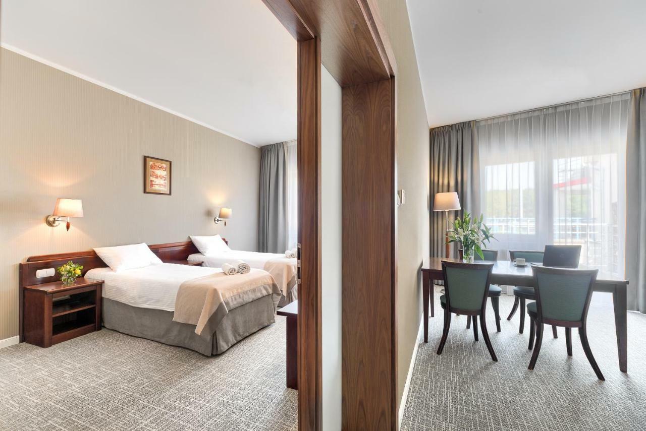 Hotel Olympic Вронкі Екстер'єр фото